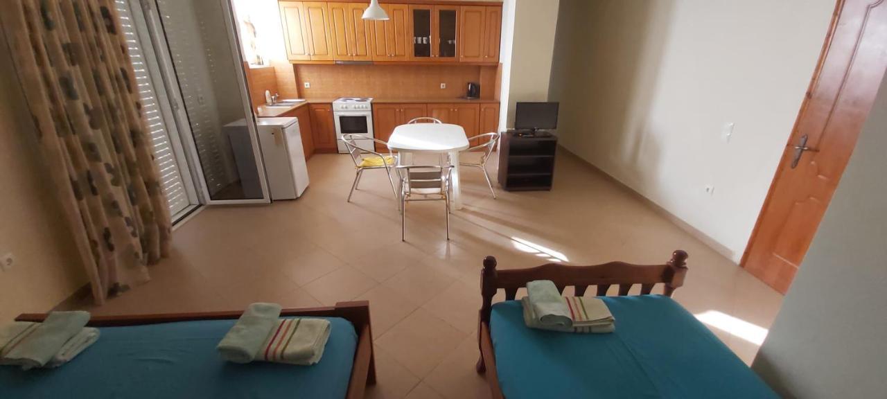 Magic Ionian Apartments & Rooms Himare Exterior photo