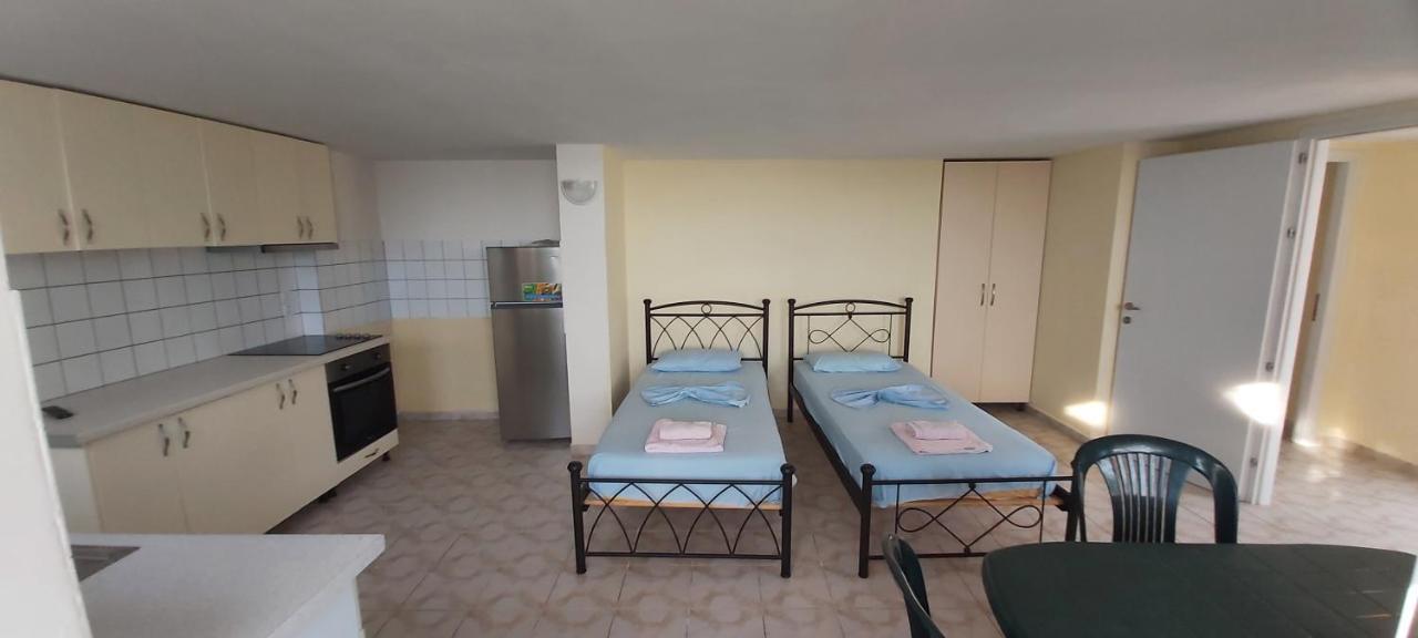 Magic Ionian Apartments & Rooms Himare Exterior photo
