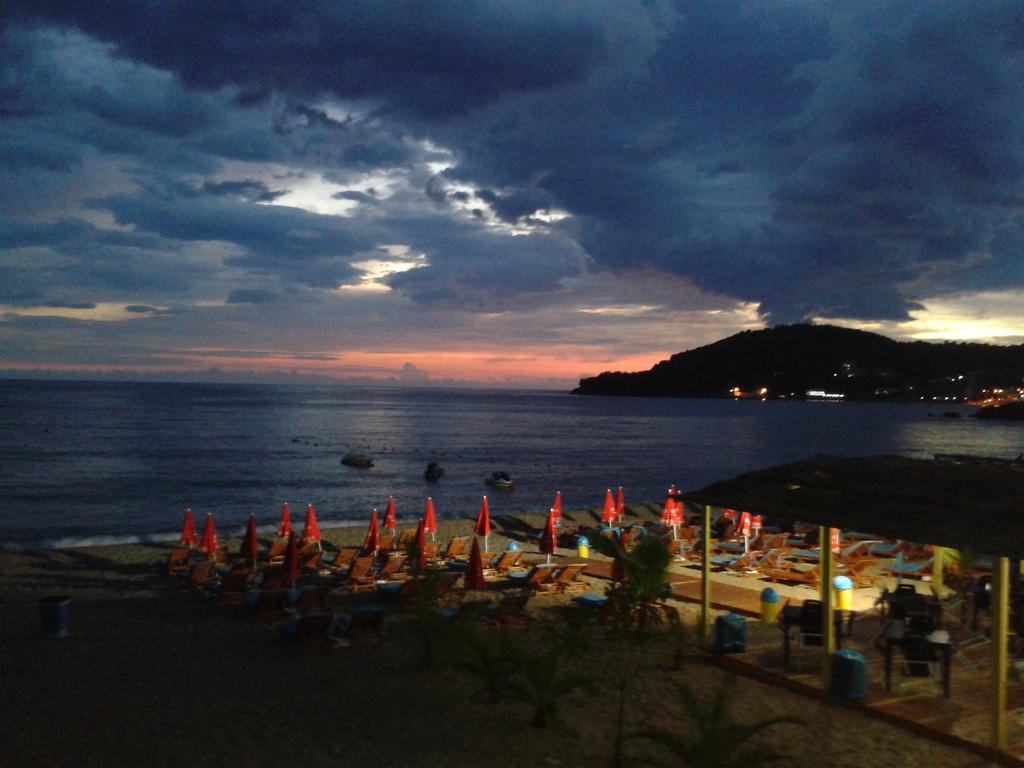 Magic Ionian Apartments & Rooms Himare Exterior photo